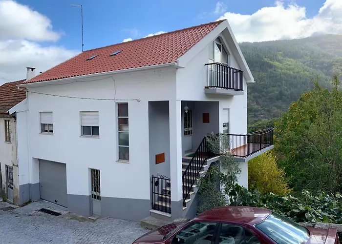 別荘 Charming House With Mountain View In Manteigas, Fireplace マンテイガス
